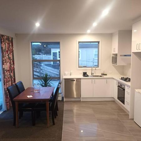 Entire House - Brand New 2 Bedroom House Лоуэр-Хатт Экстерьер фото